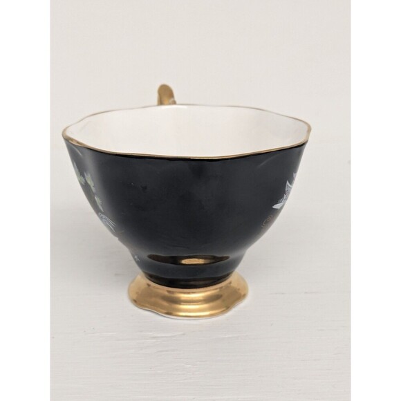 ROYAL ALBERT ORIENTAL TEA CUP SAUCER CHINOISERIE PAGODA HORSES BLACK GOLD *READ* - Picture 6 of 9